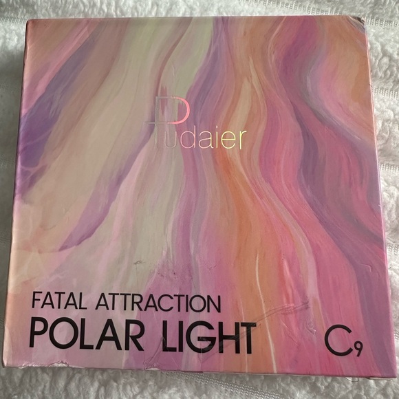 MDaier “Fatal Attraction Polar Light C9” Eyeshadow Palette – New - Picture 1 of 5